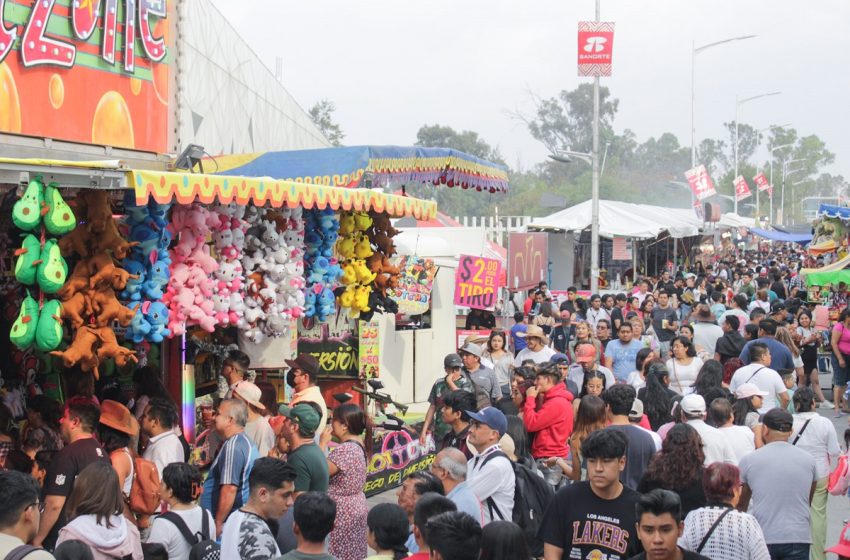  Feria de Puebla la segunda parada de los asistentes al desfile