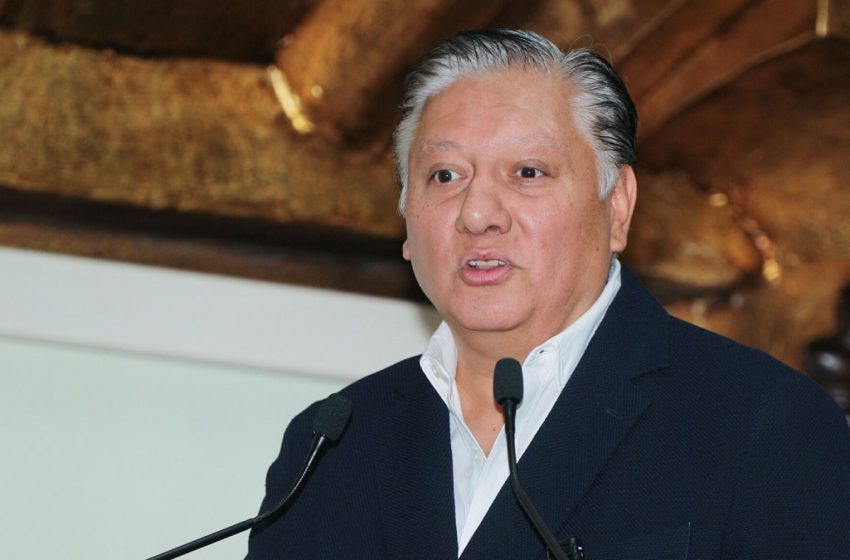  Fernando Morales pide a los jóvenes no creer en las encuestas; exhibe sesgo