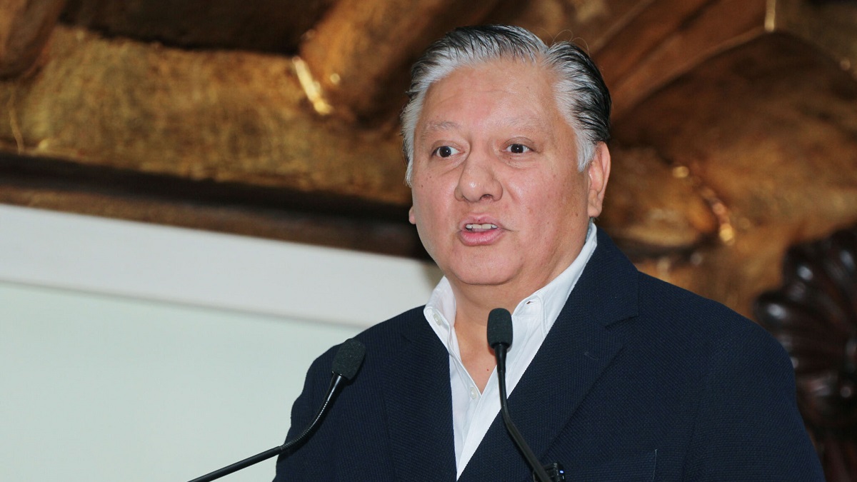 Fernando Morales pide a los jóvenes no creer en las encuestas; exhibe sesgo