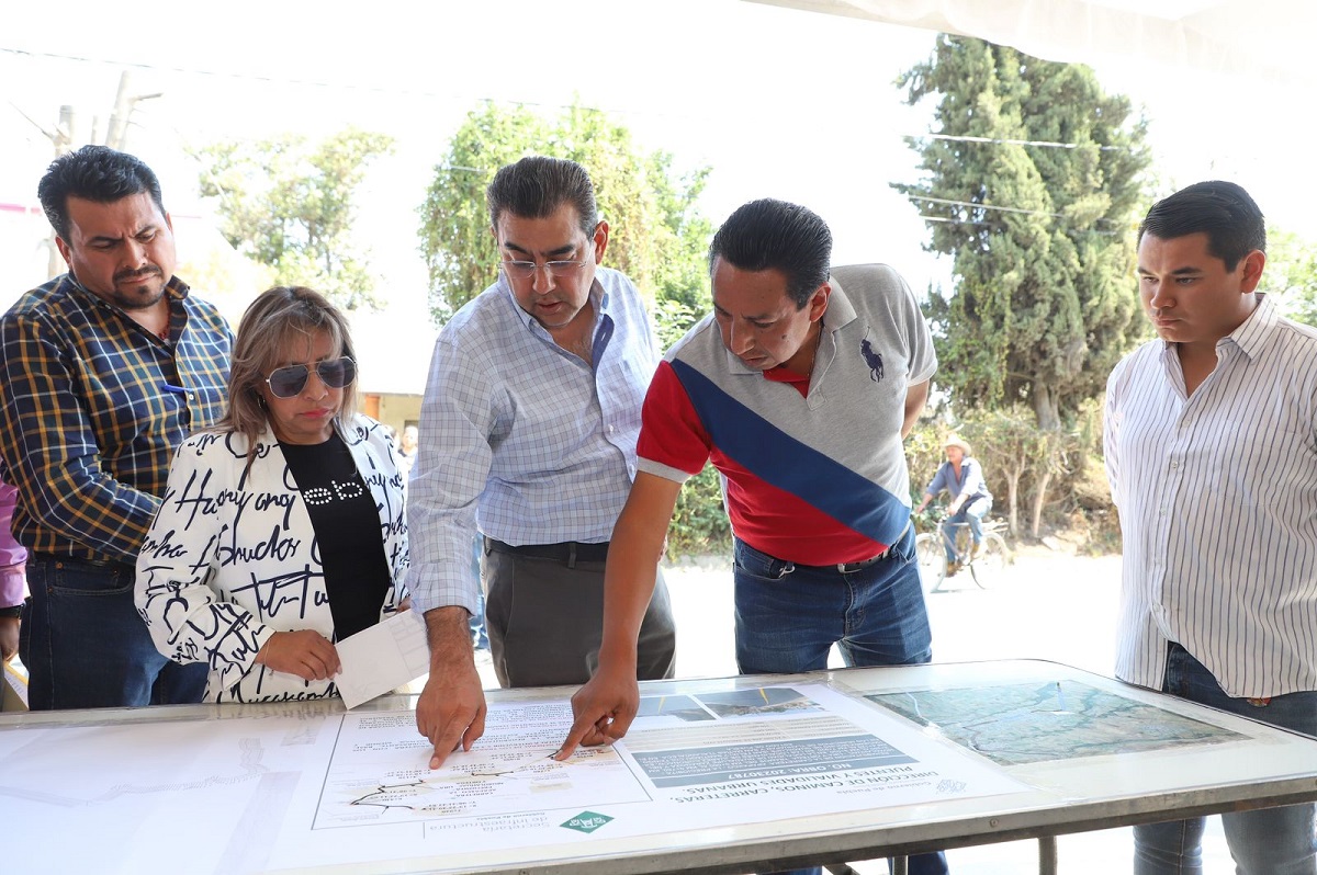 Gobernador de Puebla supervisa obras de infraestructura en Tlahuapan y Texmelucan