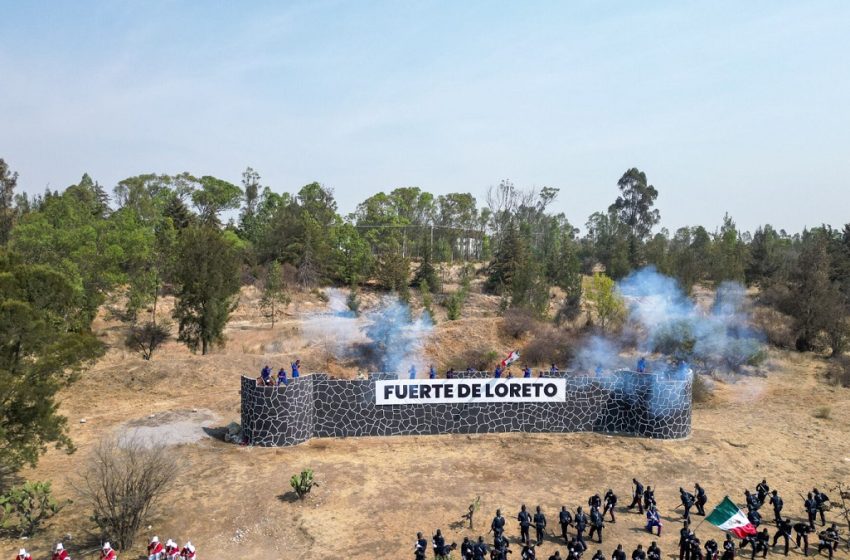  Hacen escenificación de la Batalla del 5 de Mayo de Puebla