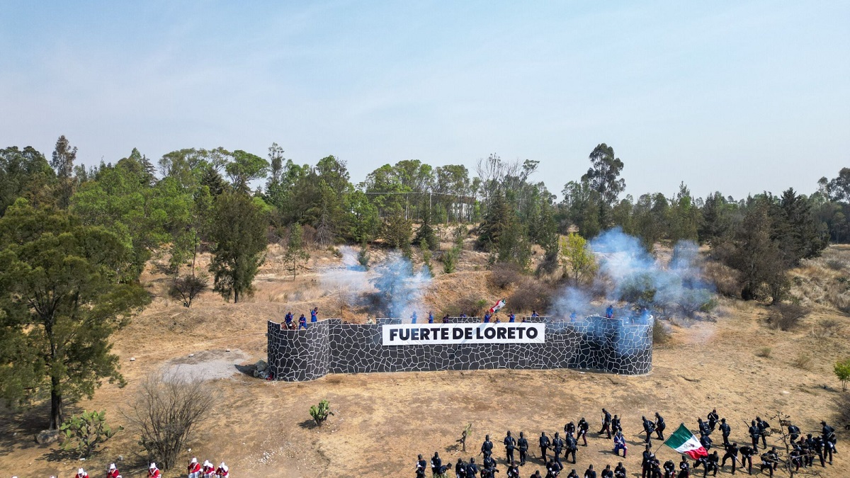 Hacen escenificación de la Batalla del 5 de Mayo de Puebla