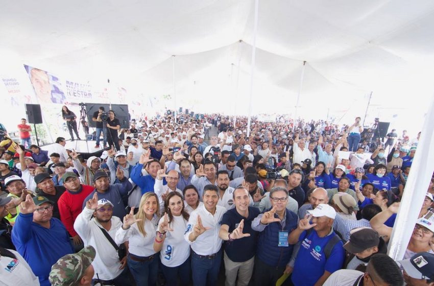  Lalo Rivera en último día de campaña visita la central de abasto