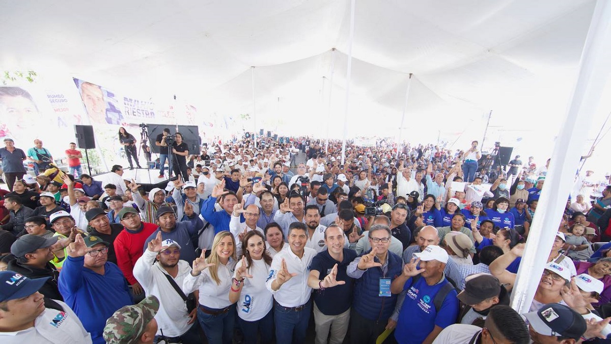 Lalo Rivera en último día de campaña visita la central de abasto