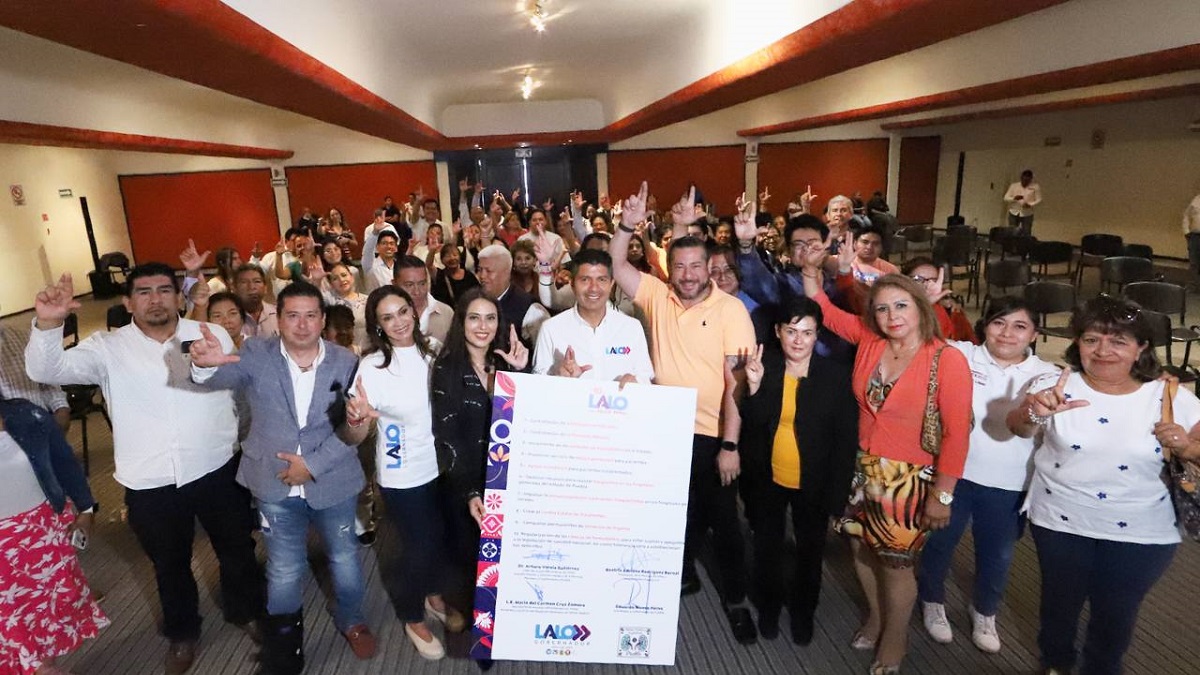 Lalo Rivera firma acuerdo por la salud renal