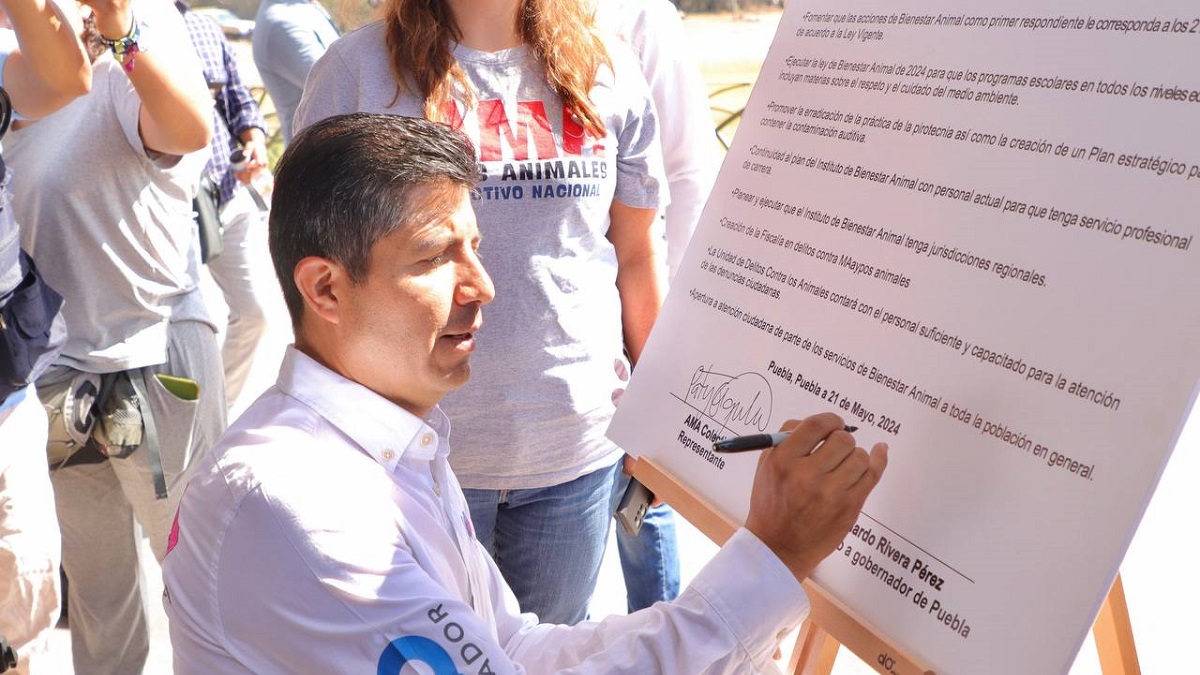 Lalo Rivera firma agenda animalista con asociaciones