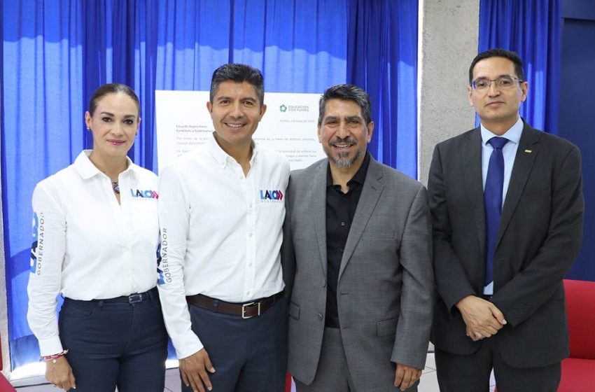  Lalo Rivera firma el compromiso por una educación con rumbo