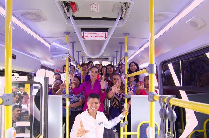  Lalo Rivera presenta transporte rosa, iniciativa de movilidad en beneficio de las mujeres
