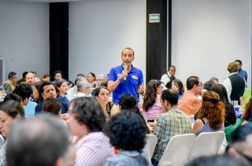  Mario Riestra firma compromisos con asociaciones civiles de Puebla