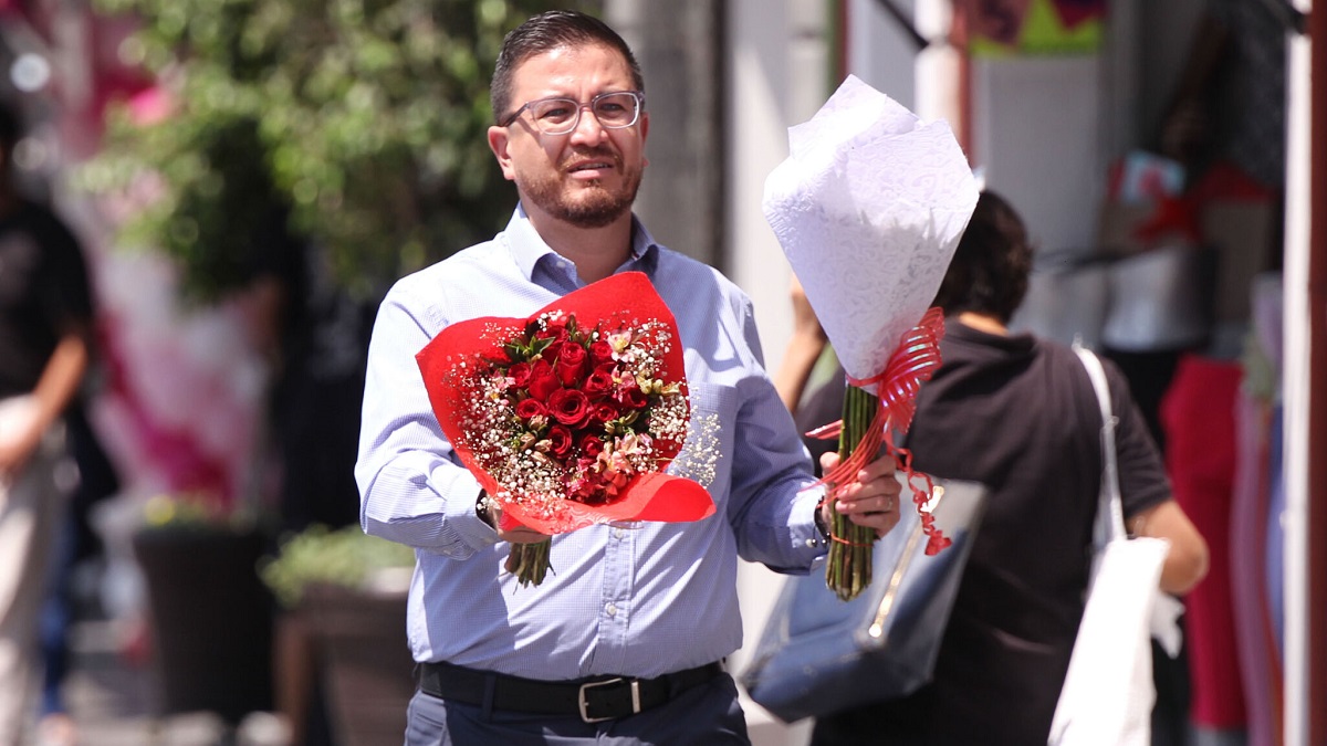 Ofertan ramos florales desde los 20 pesos en el Mercado Zaragoza