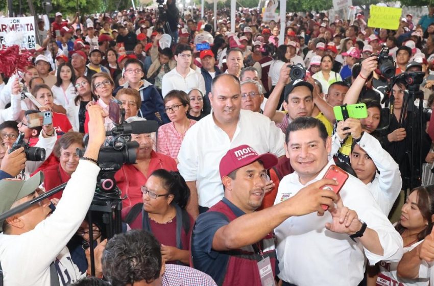  Previo al cierre de campaña, Armenta se reunió con más de 25 mil poblanas y poblanos