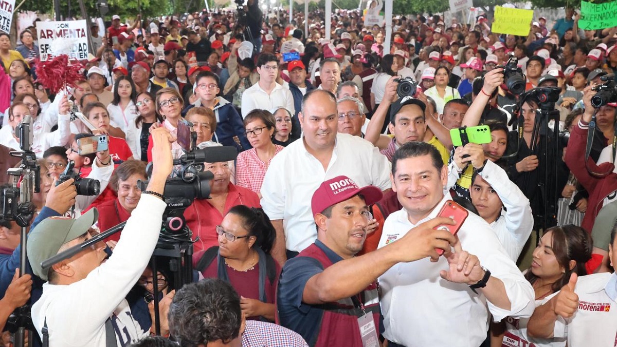 Previo al cierre de campaña, Armenta se reunió con más de 25 mil poblanas y poblanos