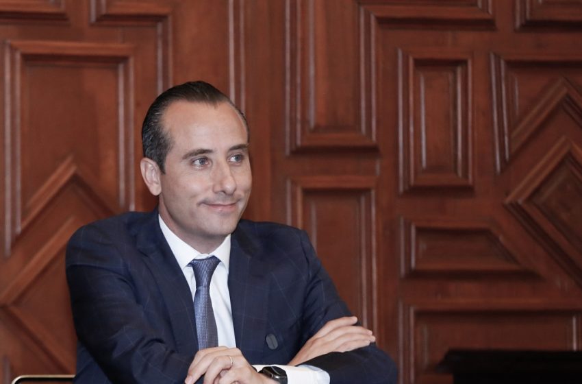  Riestra propone seguro contra baches ante universitarios de la BUAP