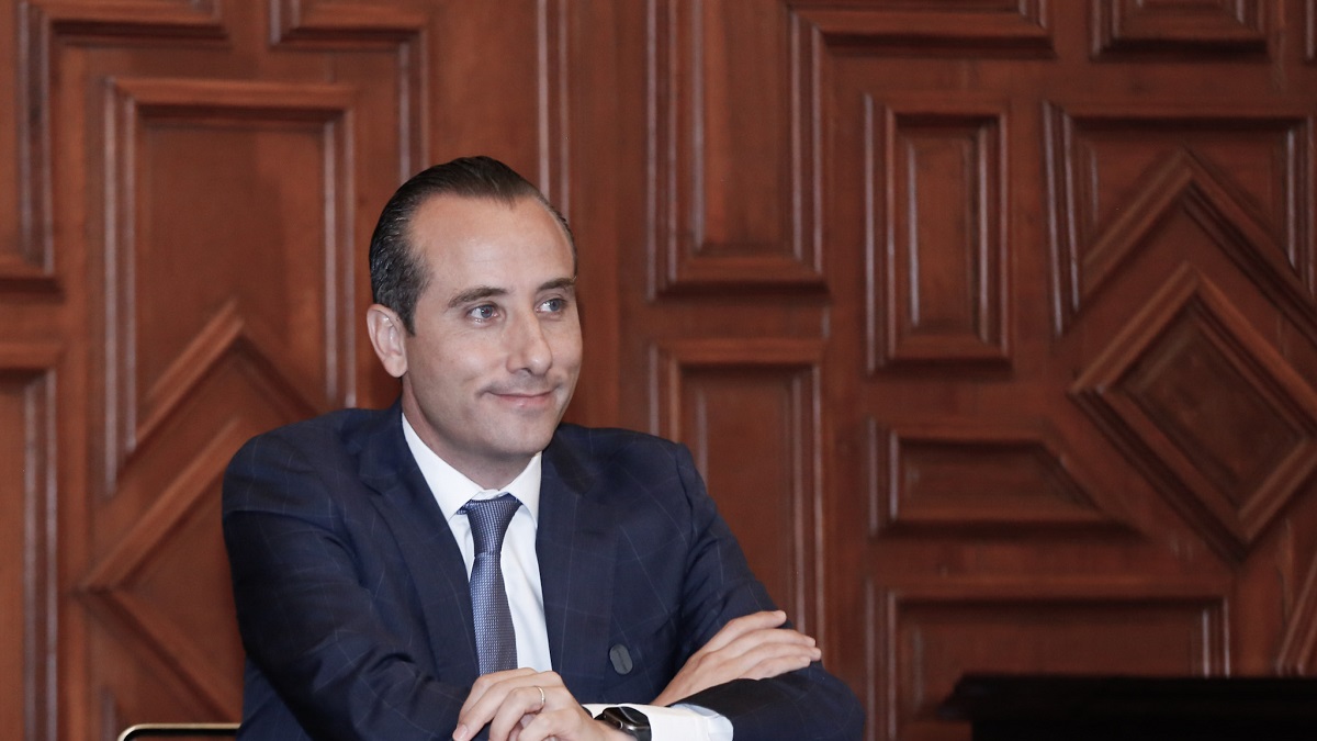 Riestra propone seguro contra baches ante universitarios de la BUAP