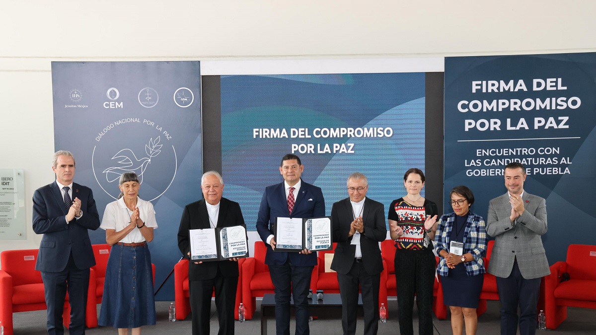 Trabajaré de la mano con la sociedad para construir juntos la paz en Puebla: Armenta