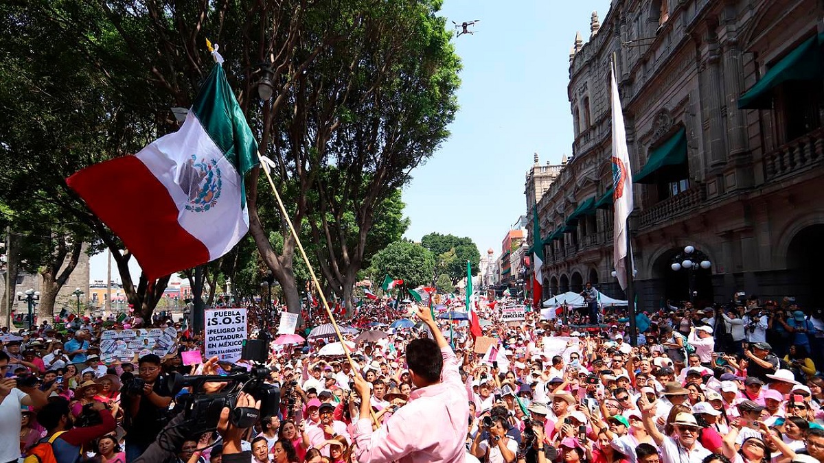 Vamos a ganar, aseveró Lalo Rivera durante marcha de la marea rosa