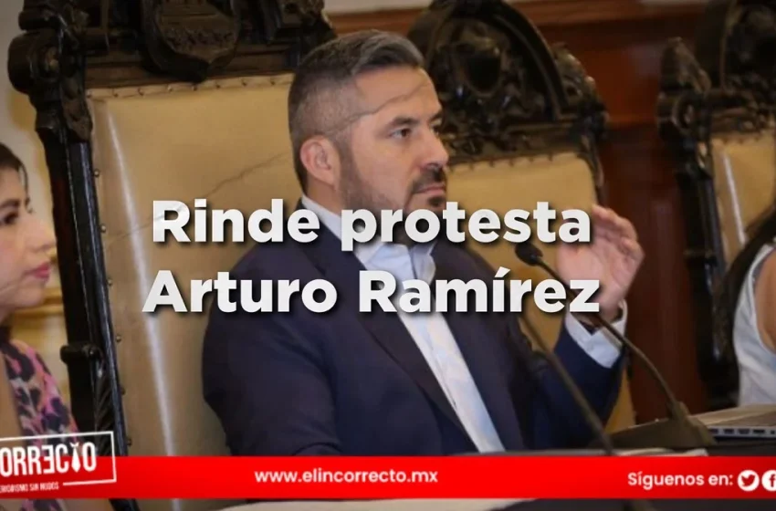  Rinde protesta ante el Cabildo de Puebla, Arturo Ramírez, regidor sustituto de Morena