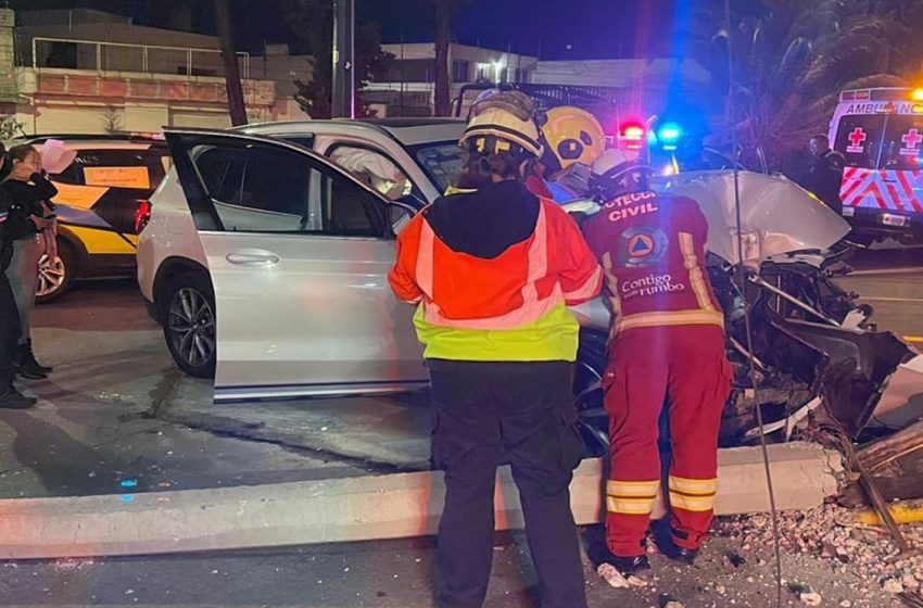  ¡Escena de película! Conductor de BMW abandona vehículo y a una mujer tras choque en Puebla
