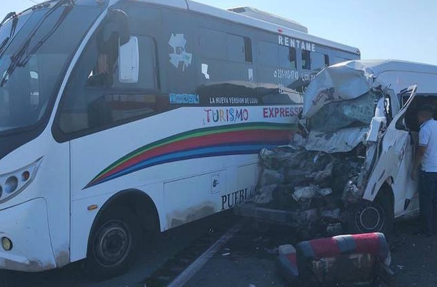  Impactante carambola en la autopista Puebla-Orizaba deja diez heridos