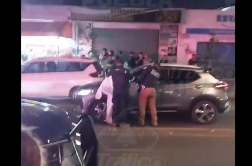  Impactante Doble Homicidio en la Colonia Santa Cruz Buenavista, Puebla: Ejecutan a Dos Hombres en una Camioneta