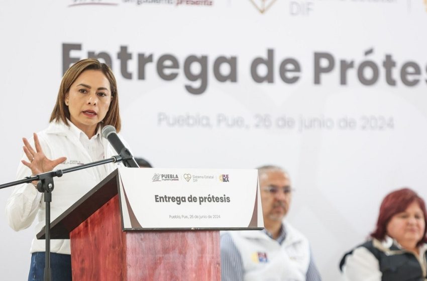  Entrega SEDIF prótesis a personas con discapacidad