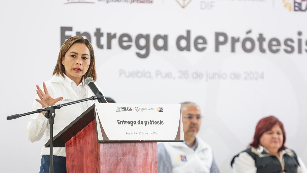 Entrega SEDIF prótesis a personas con discapacidad