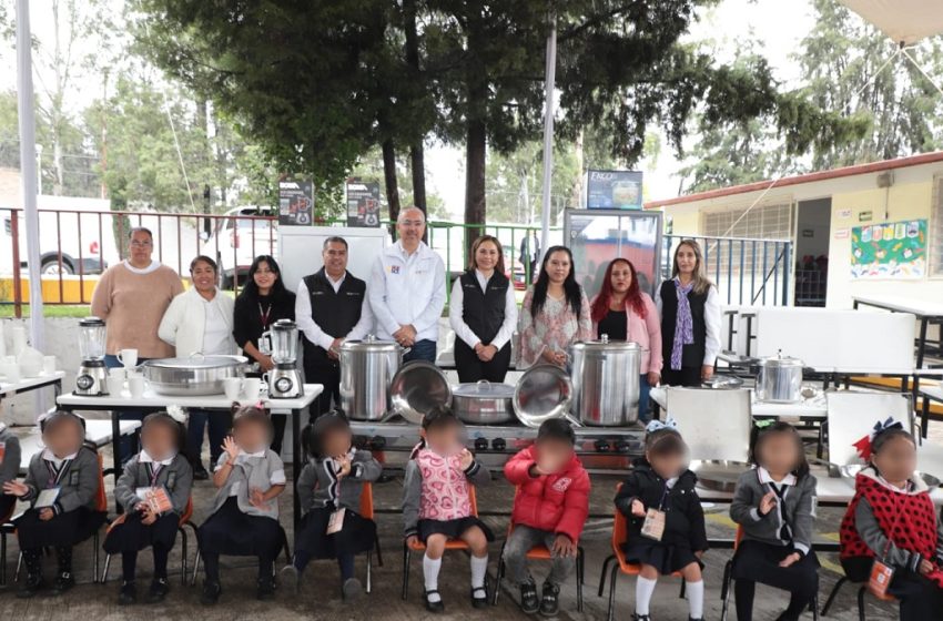  Equipa SEDIF desayunadores escolares en Puebla capital