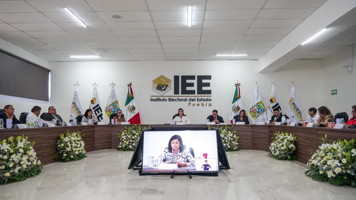 IEE instala sesión permanente de la jornada electoral en Puebla