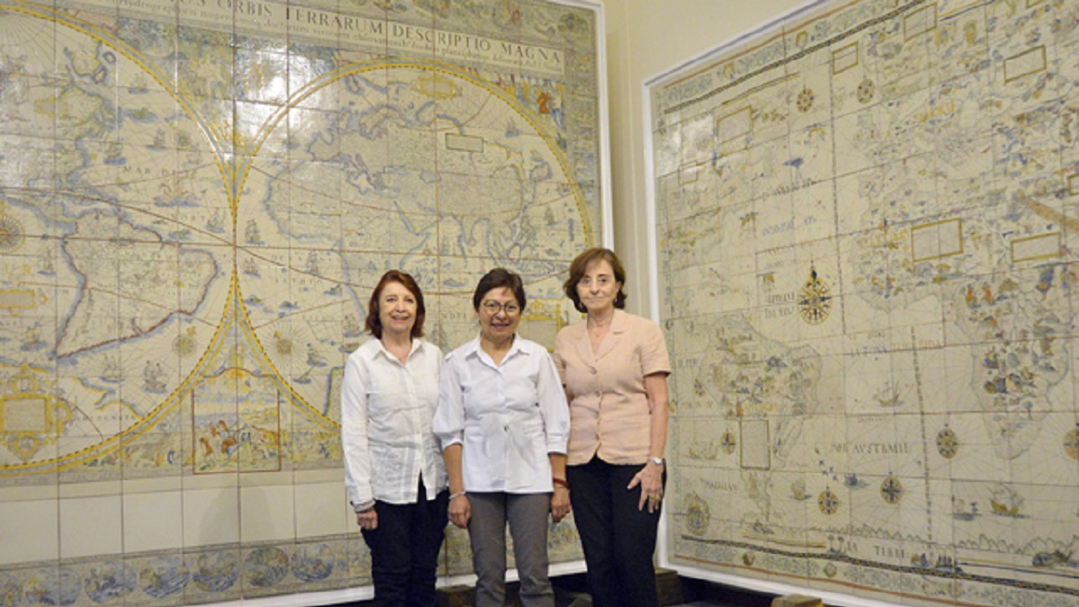 La Rectora Lilia Cedillo Ramírez visita la exposición El Arte de la Cartografía en Talavera Poblana