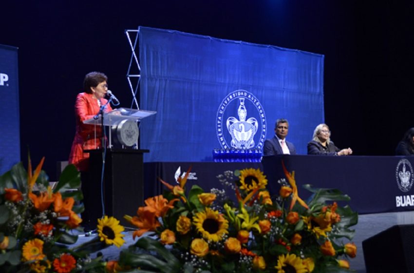  Preside Rectora María Lilia Cedillo Ramírez graduaciones de preparatorias de la BUAP