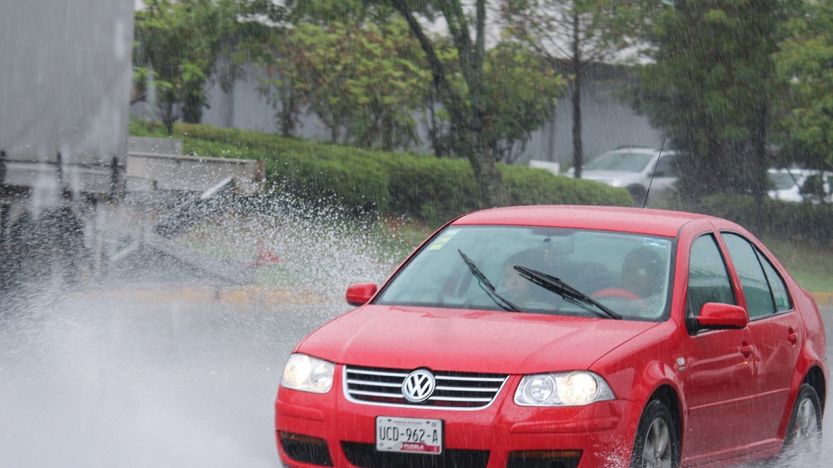 Pronostican lluvias torrenciales en Puebla debido a la Onda Tropical número 6