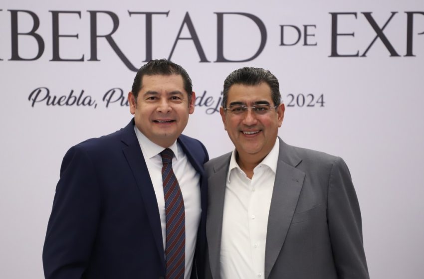  Reconocen Sergio Salomón y Alejandro Armenta papel de periodistas en Puebla