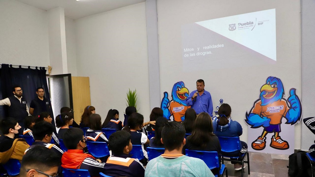 SMDIF Puebla se acerca a estudiantes para prevenir adicciones