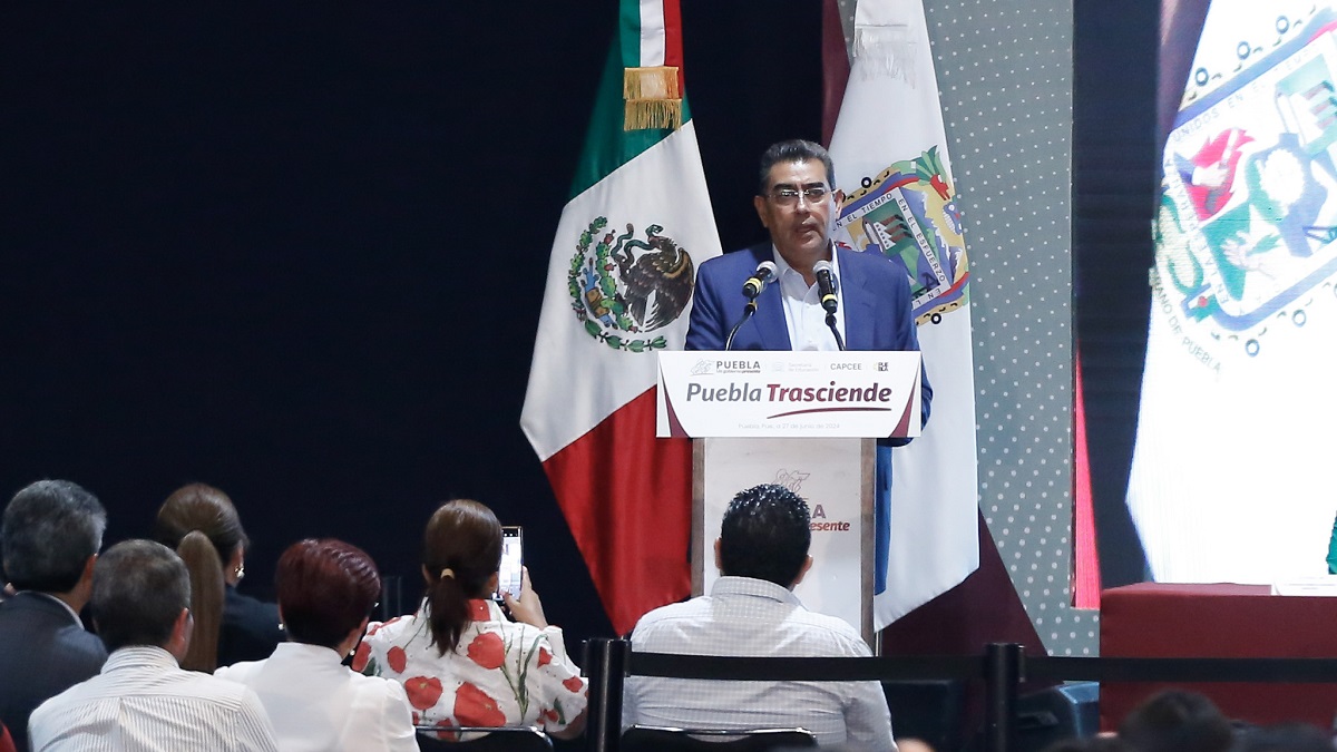Sergio Salomón celebró la aprobación de la ley en bares y antros de Puebla
