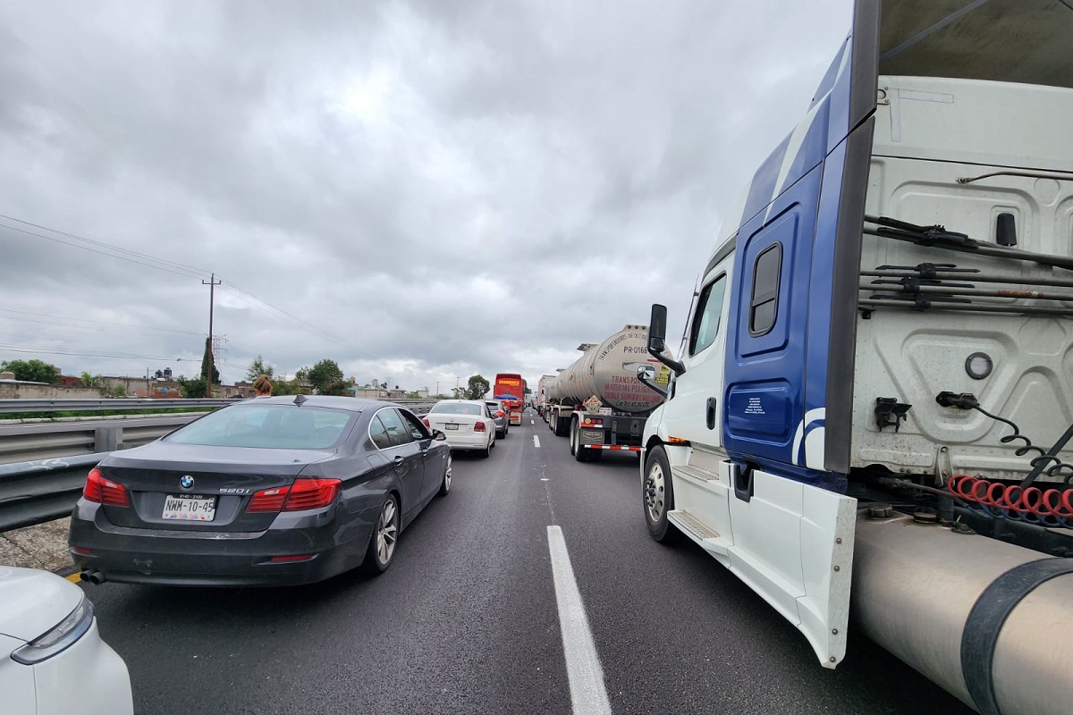 Transportistas desbloquean la autopista Puebla-Orizaba, acuerdan mesa de diálogo con SEGOB
