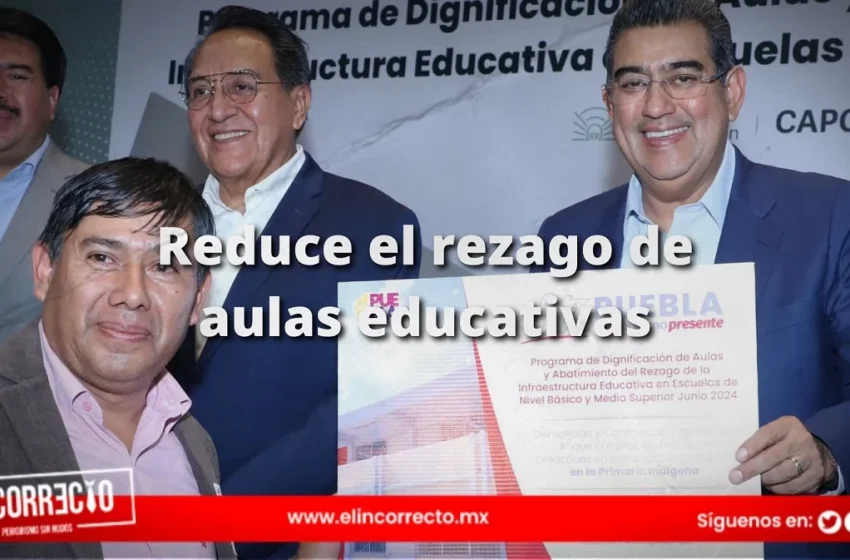  Gobierno de Puebla entrega dos techados de plazas cívicas en Centro Escolar