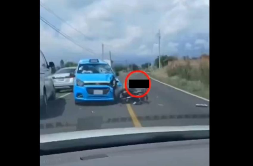  Impactante Video: Joven Motociclista de 17 Años Muere al Invadir Carril y Chocar Contra Taxi en Coyula, Atlixco