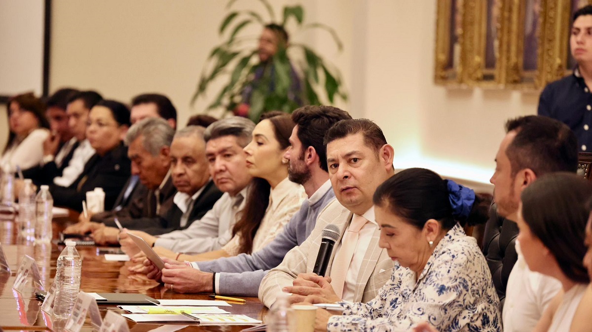 Alejandro Armenta, gobernador electo, realiza reunión de trabajo con 11 Coordinaciones de Transición