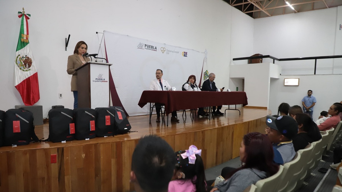 Encabeza Gaby Bonilla entrega y encendido de ocho implantes cocleares