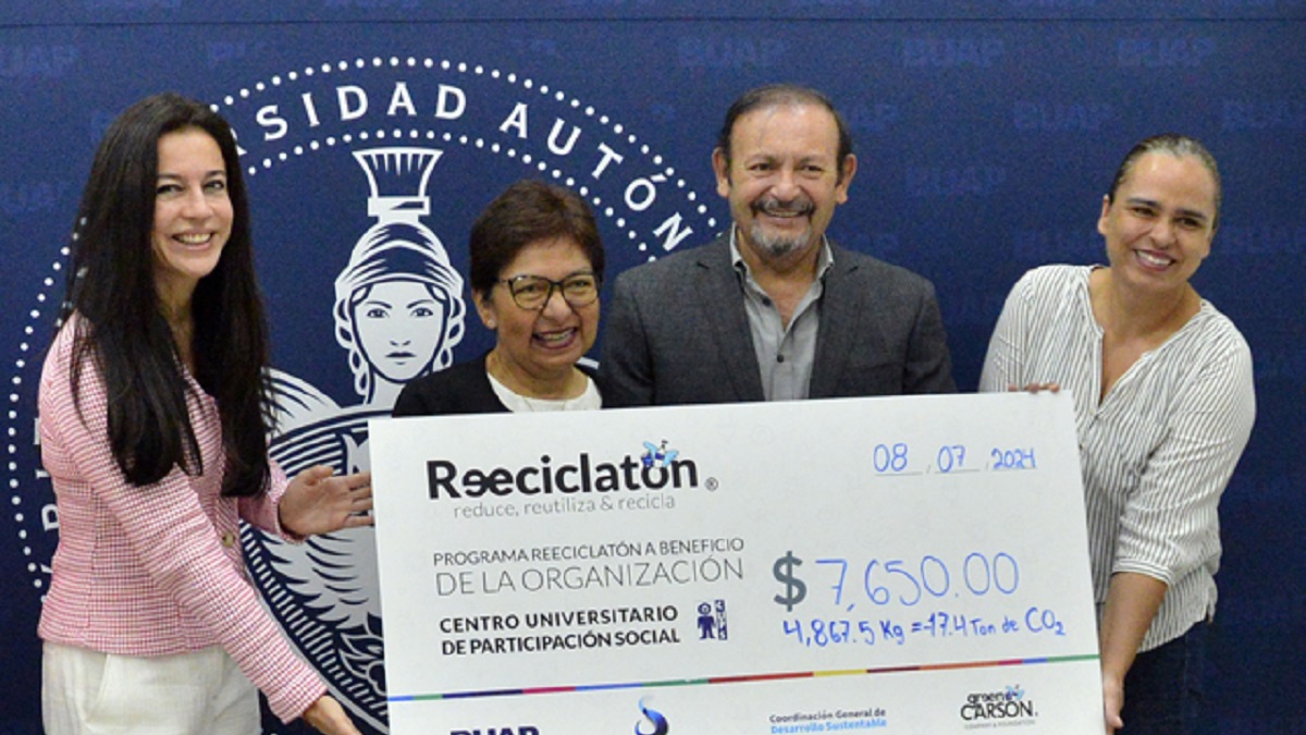 Entrega la Rectora María Lilia Cedillo apoyo para el programa de Escuelas Comunitarias del CUPS