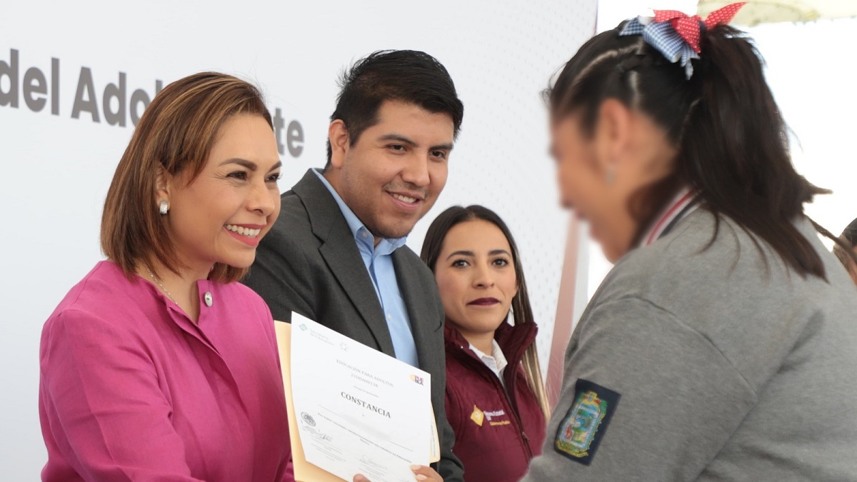 Gradúa SEDIF a estudiantes bajo su custodia; corresponden a los niveles básico y medio superior