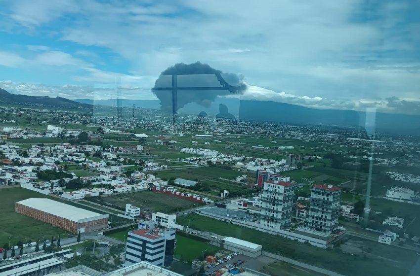  Pipa de diésel provocó incendio en San Gregorio Atzompa