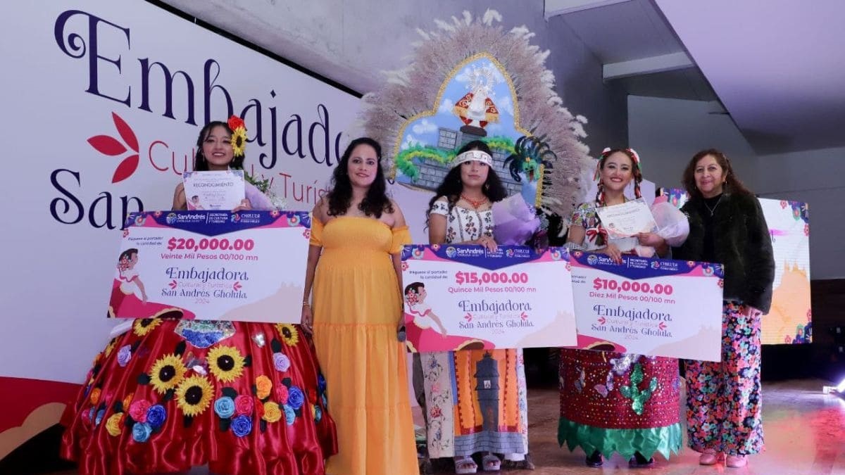 Premia Ayuntamiento a la embajadora cultural y turística de San Andrés Cholula