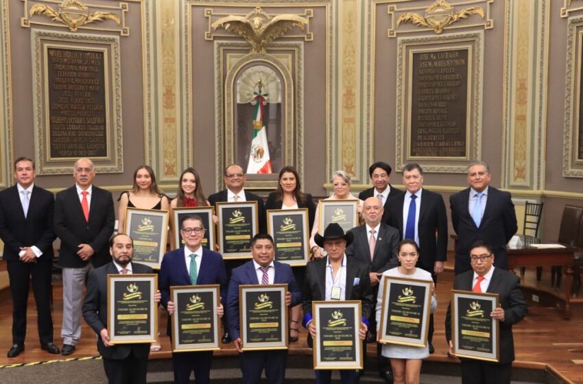  Reconoce Congreso de Puebla a abogados y profesionistas por su labor