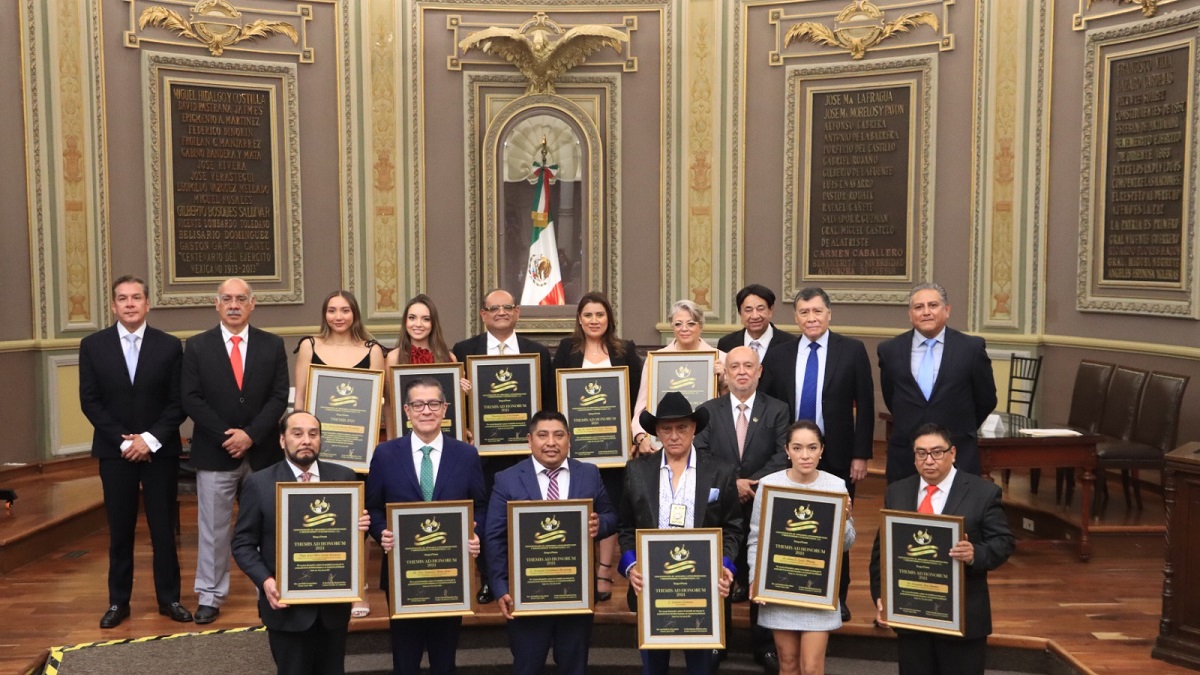 Reconoce Congreso de Puebla a abogados y profesionistas por su labor