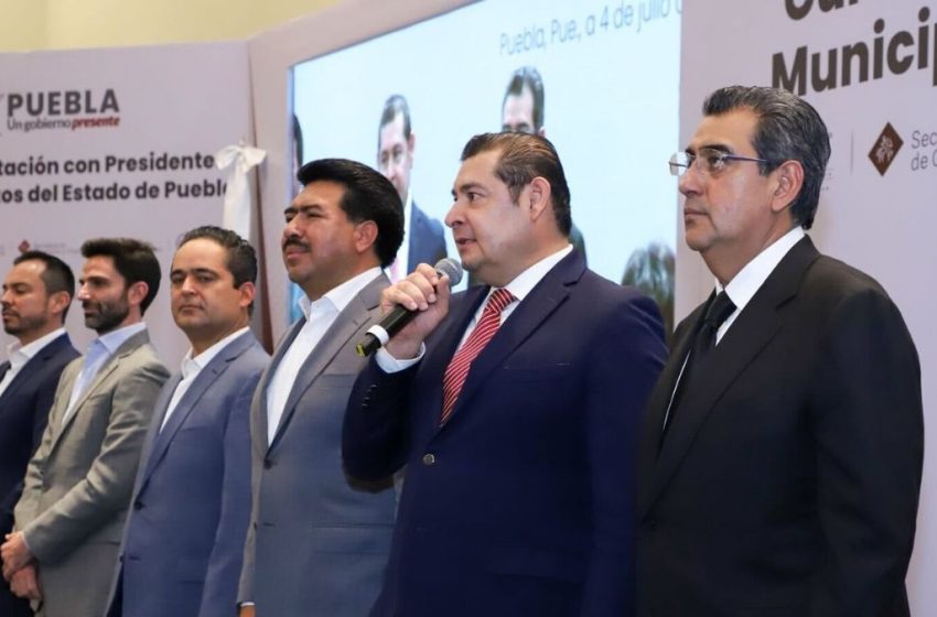  Sergio Salomón preside capacitación a alcaldes electos con Alejandro Armenta