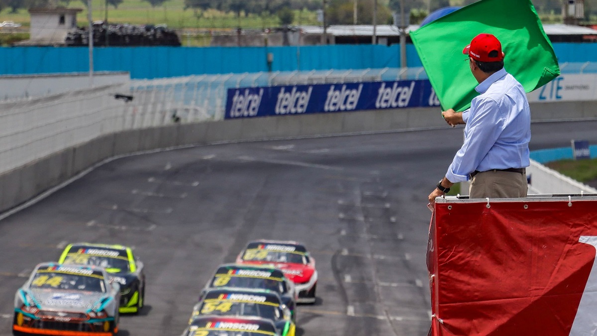 Sergio Salomón presidió banderazo de la sexta fecha de la Nascar México series