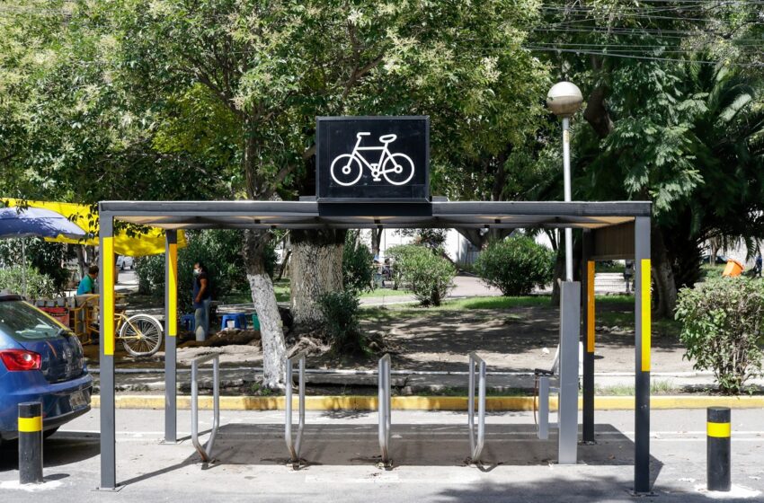  Vecinos de San Manuel piden retirar biciestacionamientos de Claudia Rivera (+OFICIO)