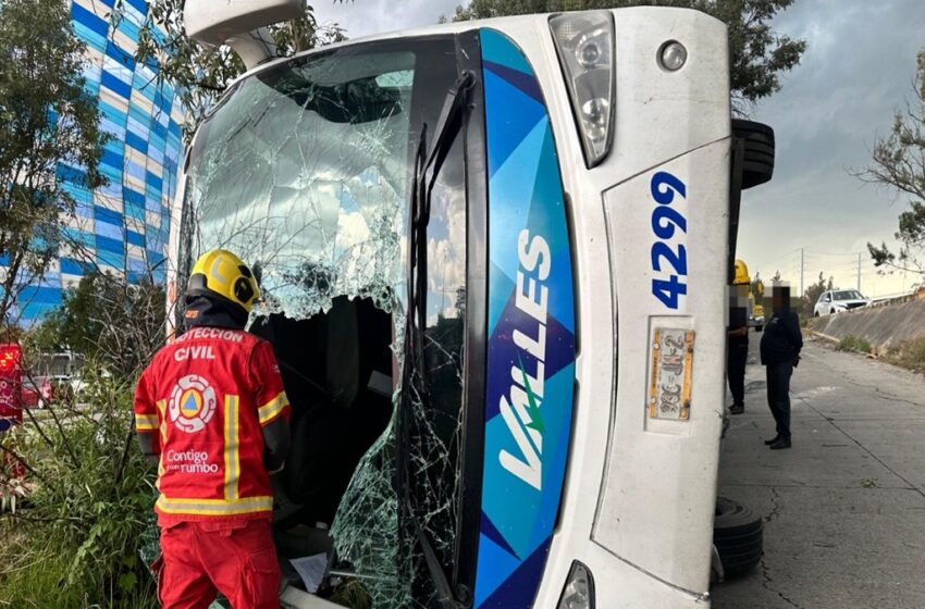 ¡Terrible Volcadura! Pasajeros de Valles Involucrados en Accidente Frente al Estadio Cuauhtémoc Son Poblanos