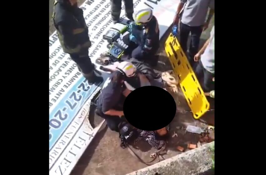  Tragedia en Puebla: Muere Sujeto al Colocar Anuncio de Funeraria en Agua Santa, 3 Trabajadores Sufren Descarga Eléctrica